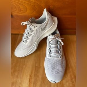 Nike Air Zoom Pegasus 37. Size 9. Color: Silver